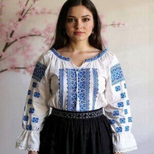 XL🌺Romanian Traditional White&Blue Handmade Embroidered Peasant Blouse Ie